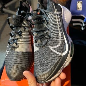 NIKE AIR ZOOM TEMPO FK